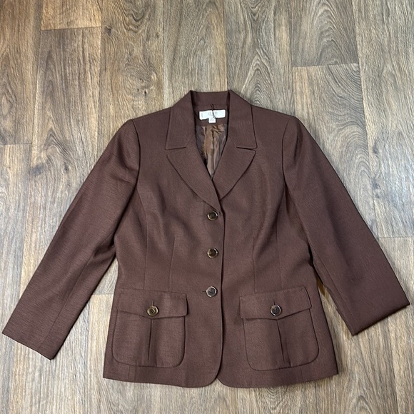 LeSuit Skirt Suit - Picture 2 of 11